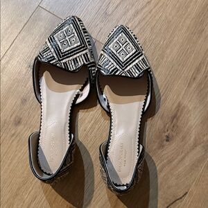 Isaac Mizrahi Geometric Black and Cream Flats